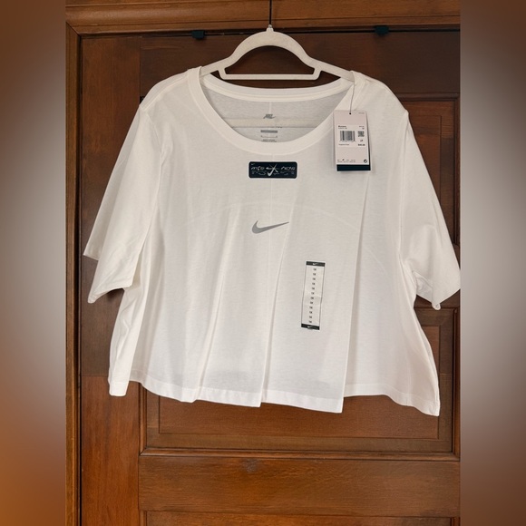 NIKE MEGAN THEE STALLION CROPPED TEE 🖤 - Picture 4 of 7